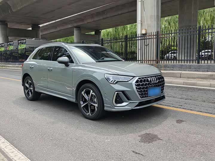 Audi Q3 2025 2025款 quattro 45周年典藏版 35TFSI 时尚动感型
