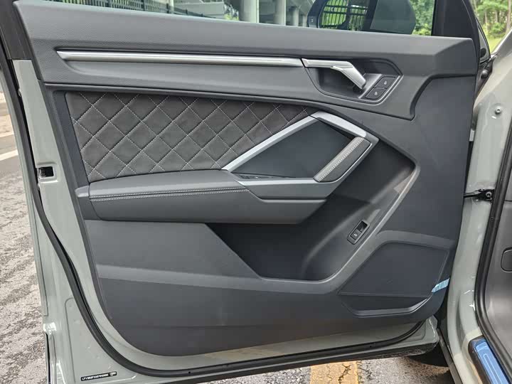 Audi Q3 2025 2025款 quattro 45周年典藏版 35TFSI 时尚动感型
