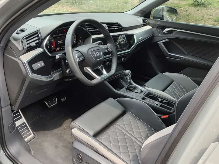 Audi Q3 2025 2025款 quattro 45周年典藏版 35TFSI 时尚动感型