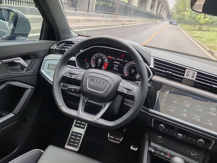 Audi Q3 2025 2025款 quattro 45周年典藏版 35TFSI 时尚动感型