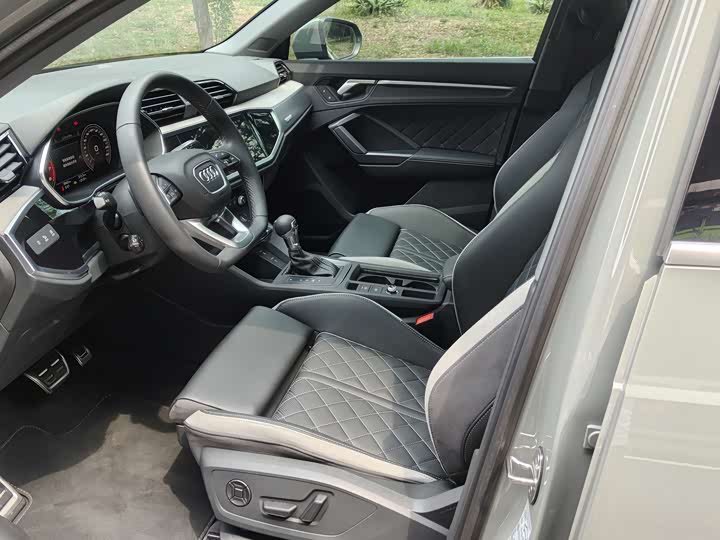 Audi Q3 2025 2025款 quattro 45周年典藏版 35TFSI 时尚动感型