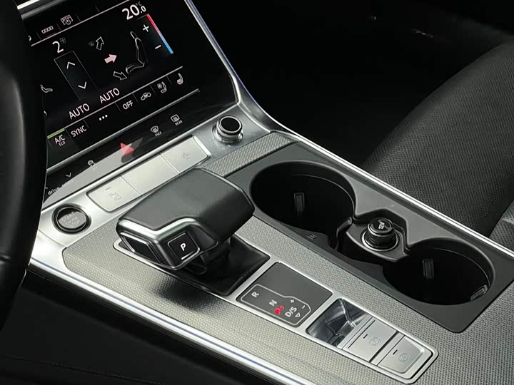 Фото 9 - Audi A6