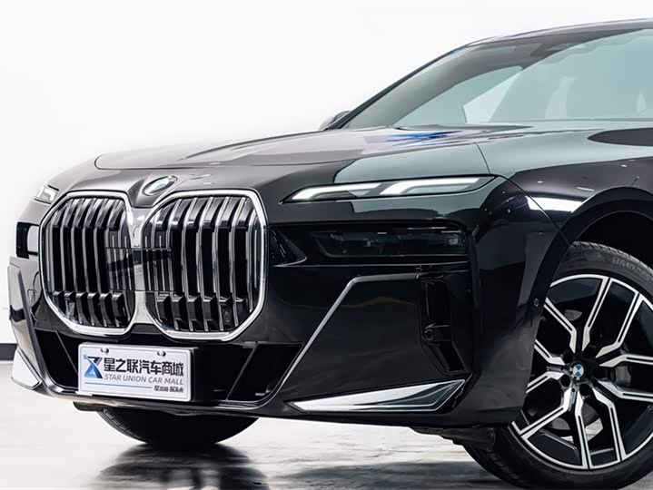 Фото 3 - BMW 7 Series