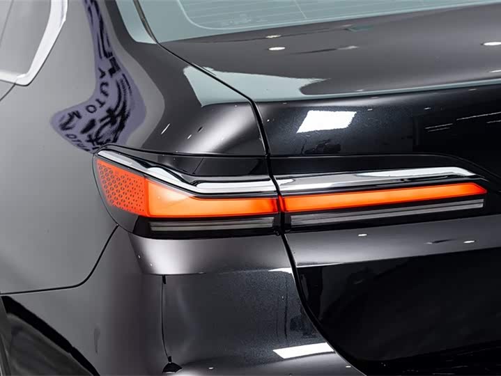 Фото 8 - BMW 7 Series