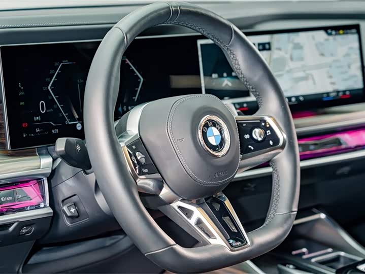 Фото 9 - BMW 7 Series