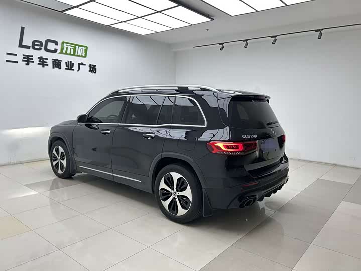 Фото 2 - Mercedes-Benz GLB-Class