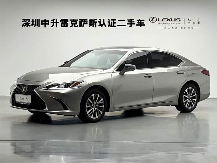 Фото 1 - Lexus ES