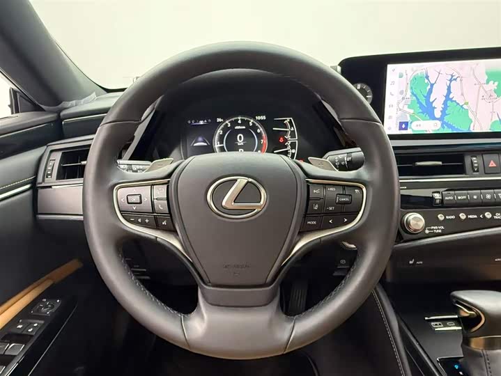 Фото 5 - Lexus ES