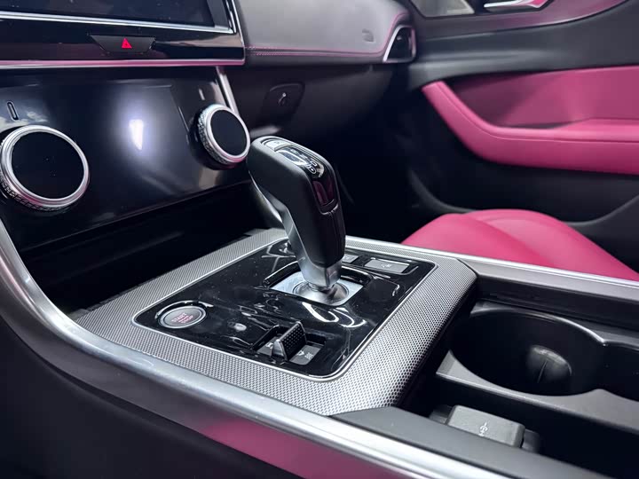 Jaguar XE L 2025 2025款 2.0T 250PS R-DYNAMIC 90周年典藏版