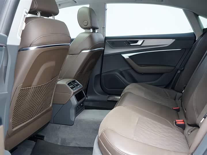 Фото 6 - Audi A7L
