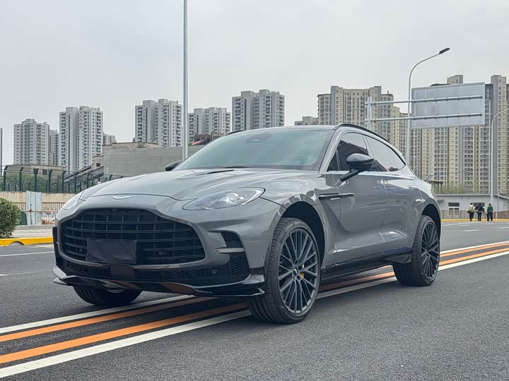 2025 Aston Martin DBX