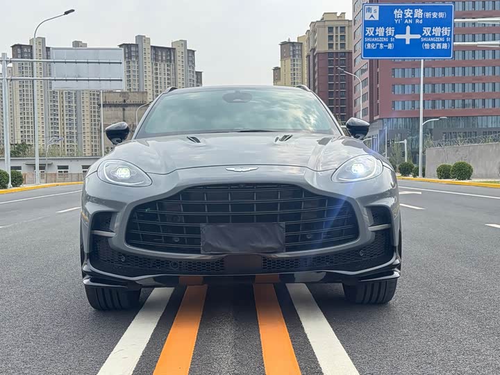 2025 Aston Martin DBX