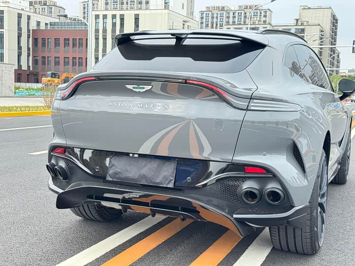 2025 Aston Martin DBX