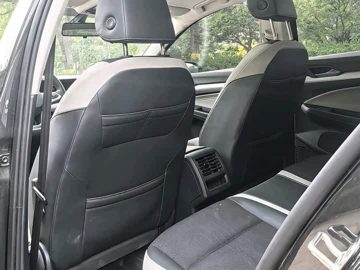 Фото 8 - Volkswagen Golf