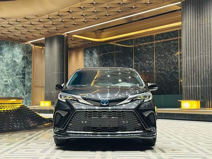 Фото 2 - Toyota Granvia