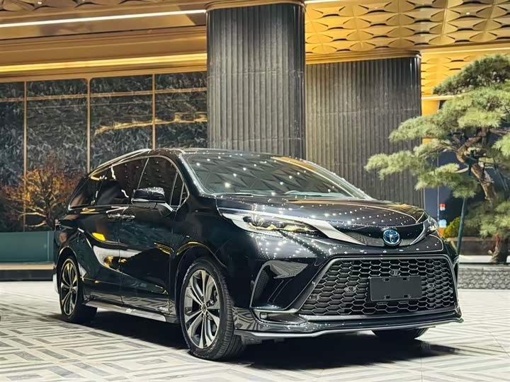 Фото 3 - Toyota Granvia