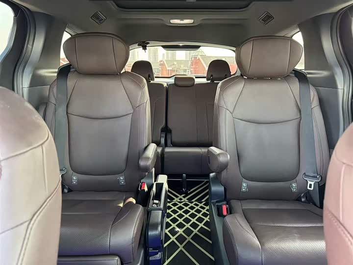 Фото 9 - Toyota Granvia