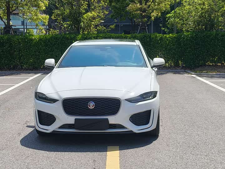 Zdjęcie 2 - Jaguar XE L