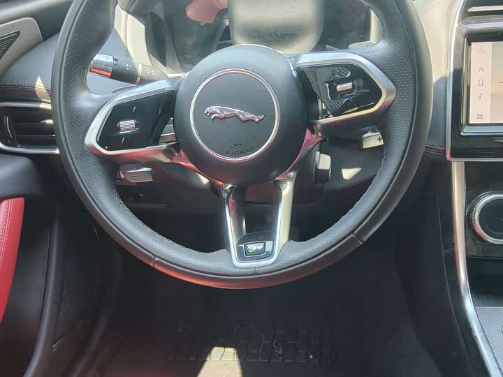 Zdjęcie 5 - Jaguar XE L