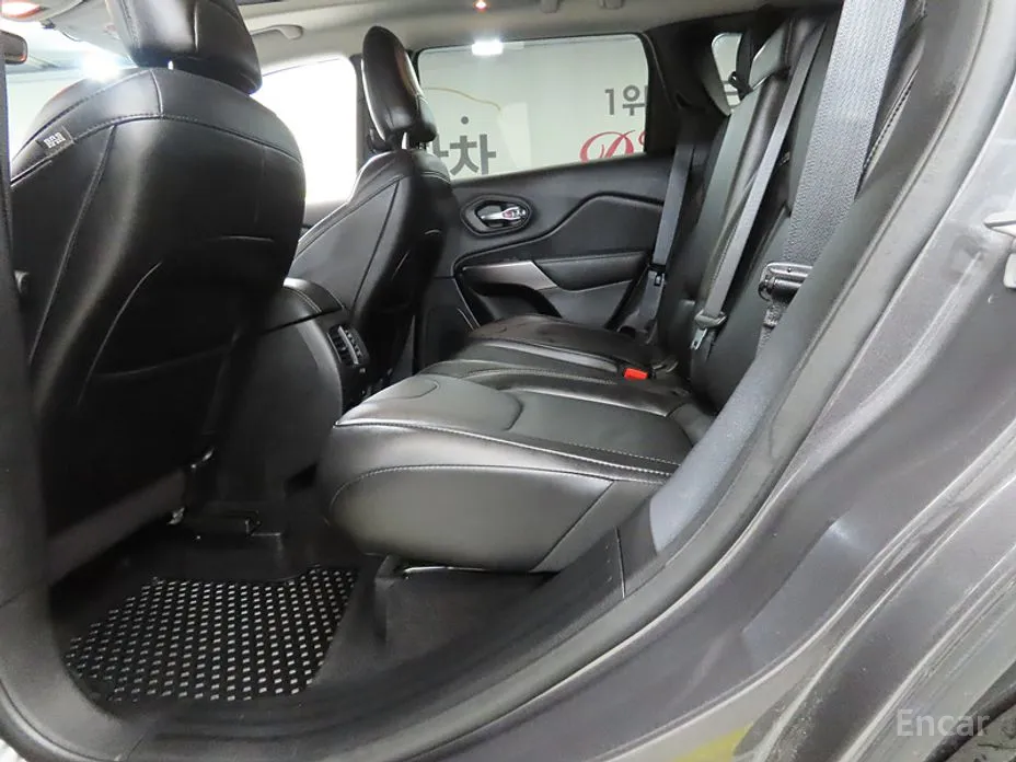 Jeep Cherokee 2014 3.2 Overland AWD