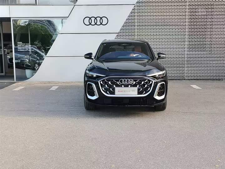 Фото 2 - Audi Q5L