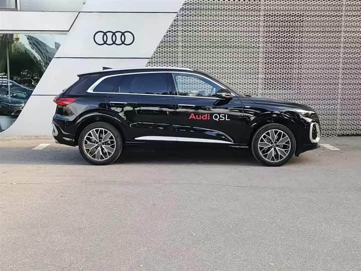 Фото 4 - Audi Q5L