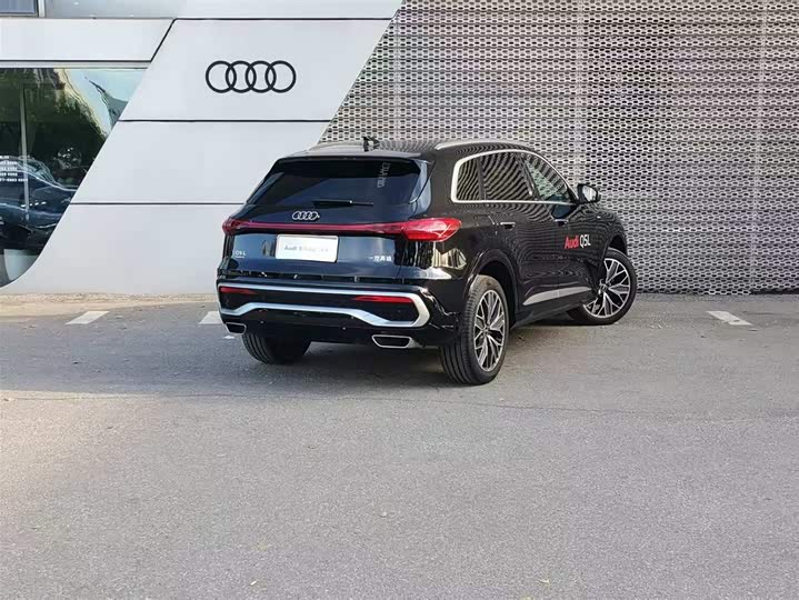 Фото 7 - Audi Q5L