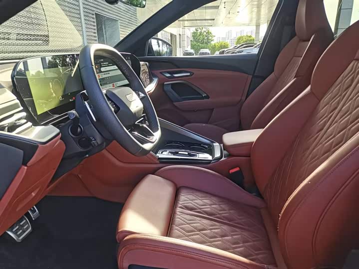 Фото 9 - Audi Q5L