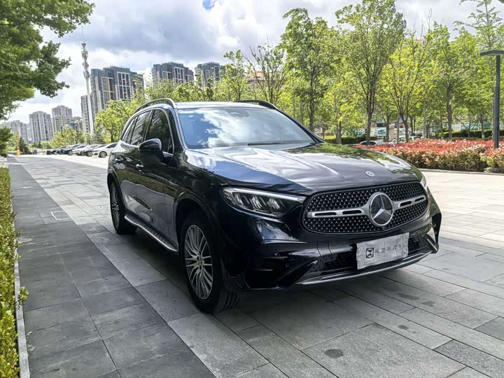 Photo 3 - Mercedes-Benz GLC-Class