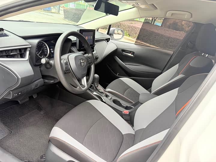 Фото 9 - Toyota Corolla