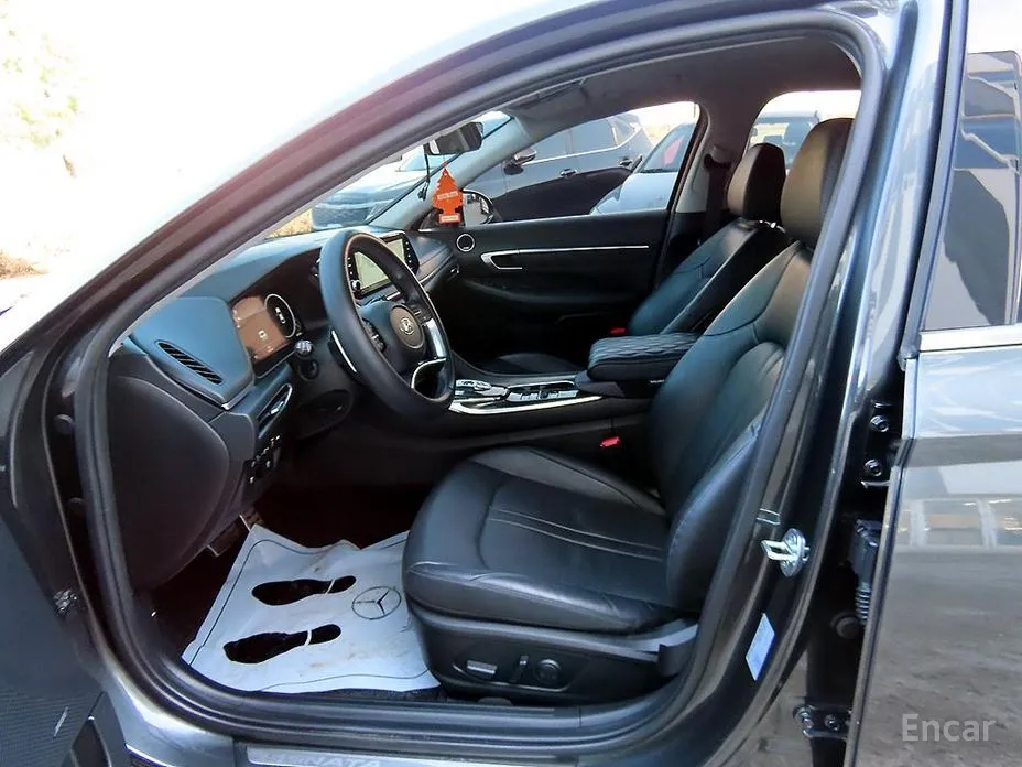 Photo 5 - Hyundai Sonata