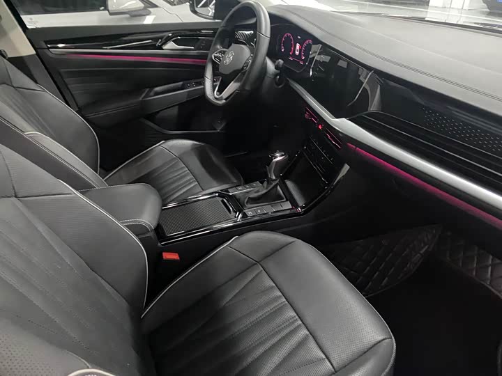 Фото 9 - Volkswagen Passat