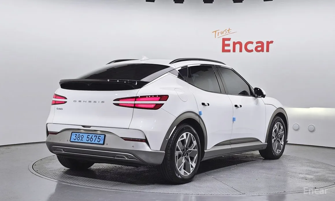 Фото 2 - Genesis GV60