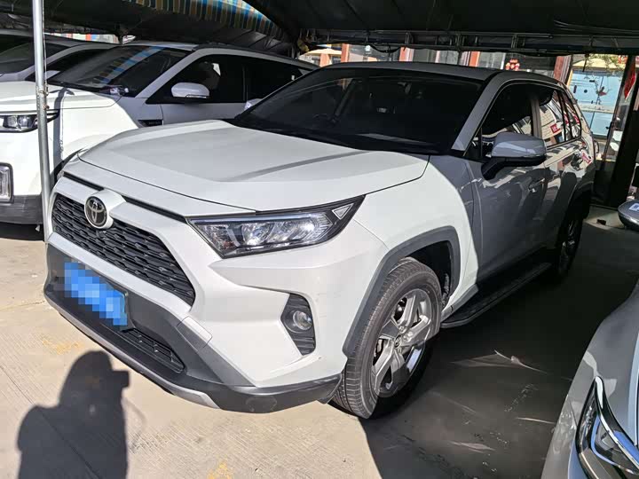 Фото 1 - Toyota RAV4