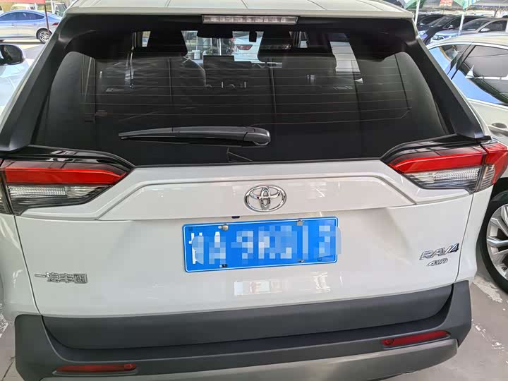Фото 5 - Toyota RAV4