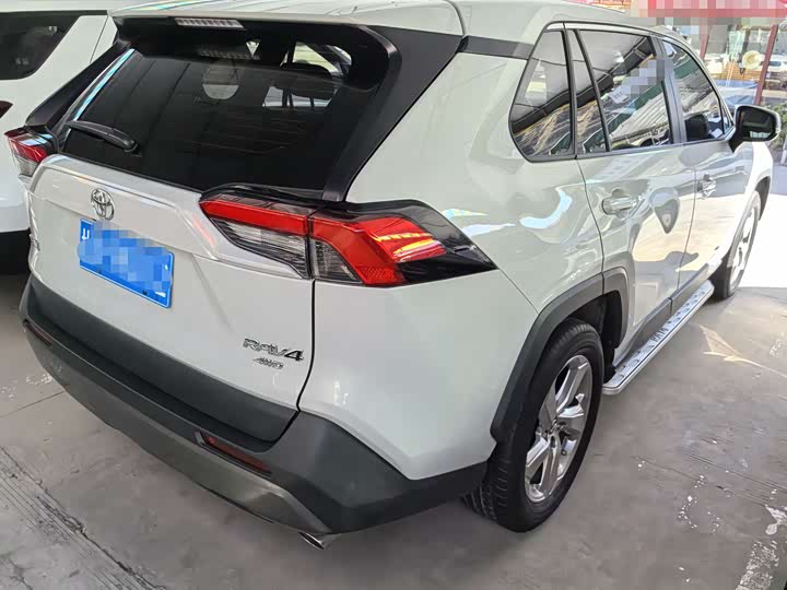 Фото 6 - Toyota RAV4