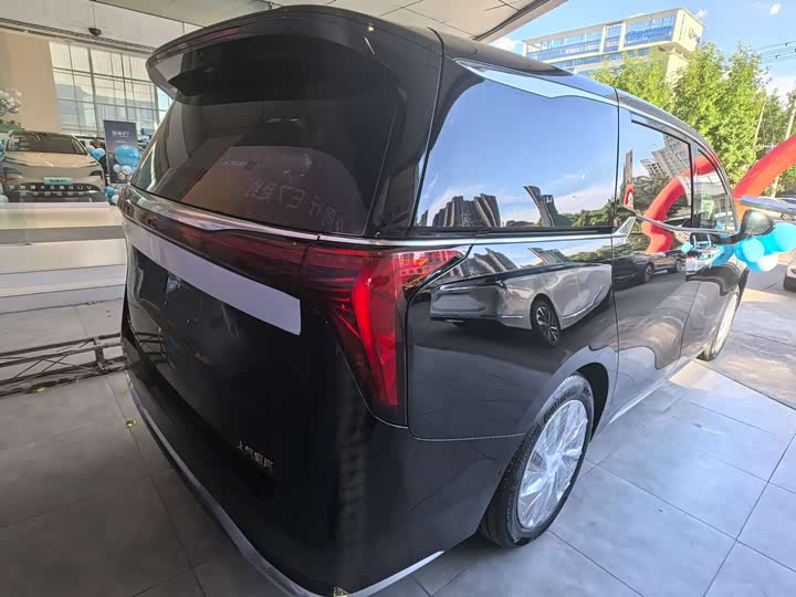 Buick GL8 Century 2027 2027款 2.0T 七座礼遇版