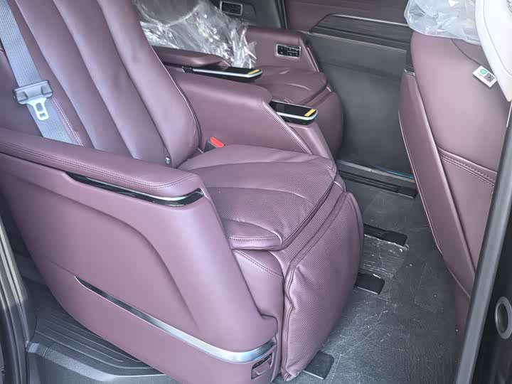 Buick GL8 Century 2027 2027款 2.0T 七座礼遇版