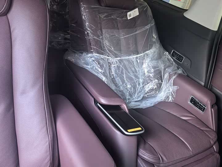 Buick GL8 Century 2027 2027款 2.0T 七座礼遇版