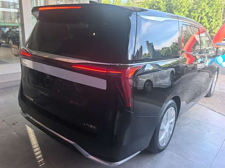 Buick GL8 Century 2027 2027款 2.0T 七座礼遇版