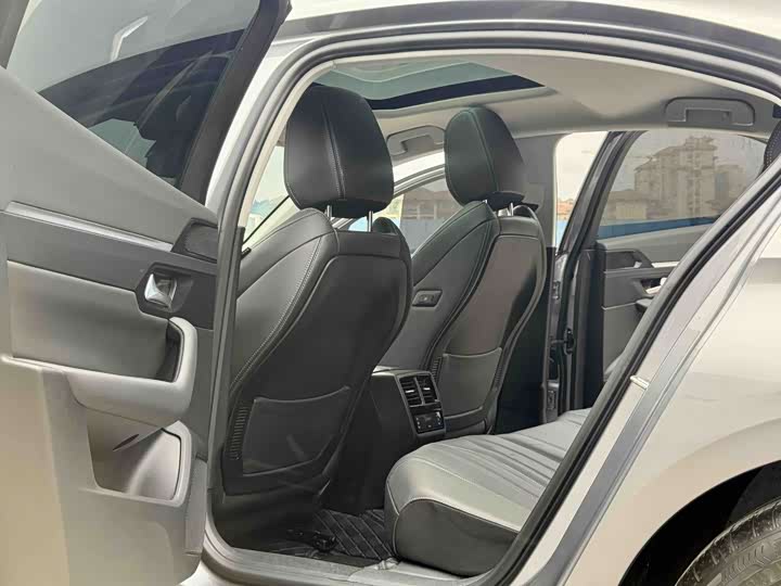 Peugeot 508 2025 2025款 508L 400THP 驭动旗舰版