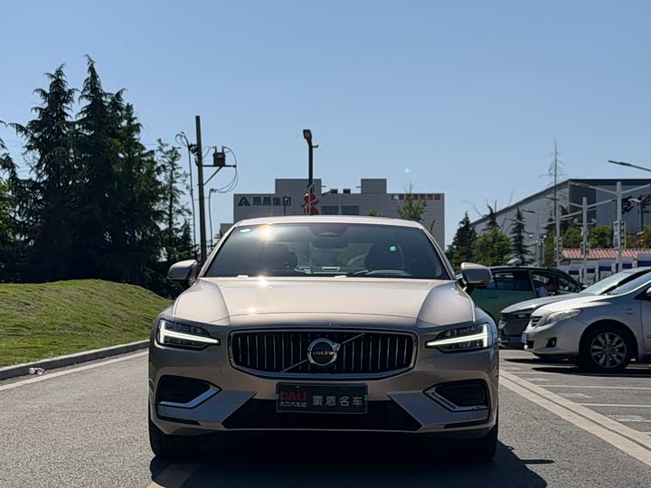 Volvo S60 2026 2026款 B4 智逸豪华版