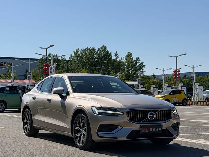 Volvo S60 2026 2026款 B4 智逸豪华版