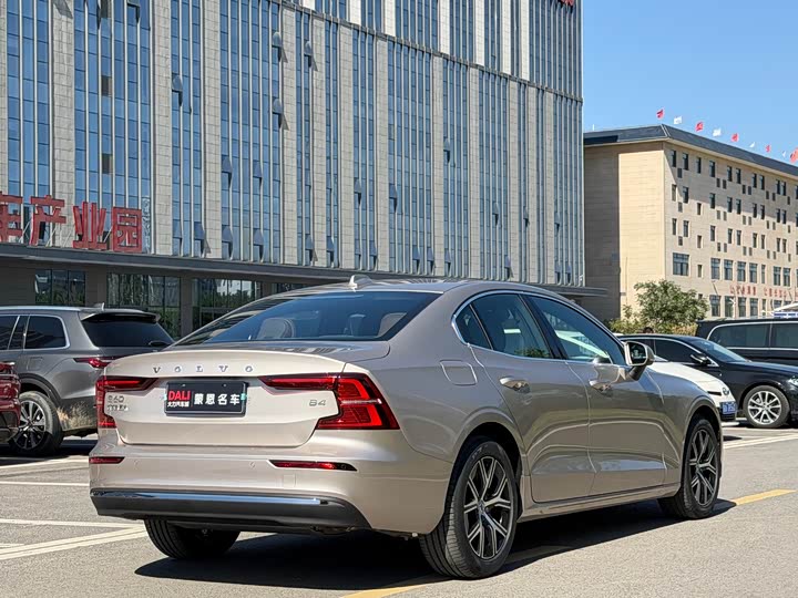 Volvo S60 2026 2026款 B4 智逸豪华版