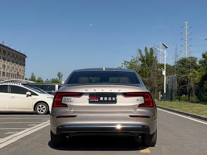 Volvo S60 2026 2026款 B4 智逸豪华版