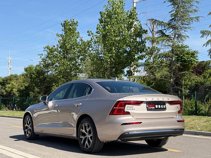 Volvo S60 2026 2026款 B4 智逸豪华版