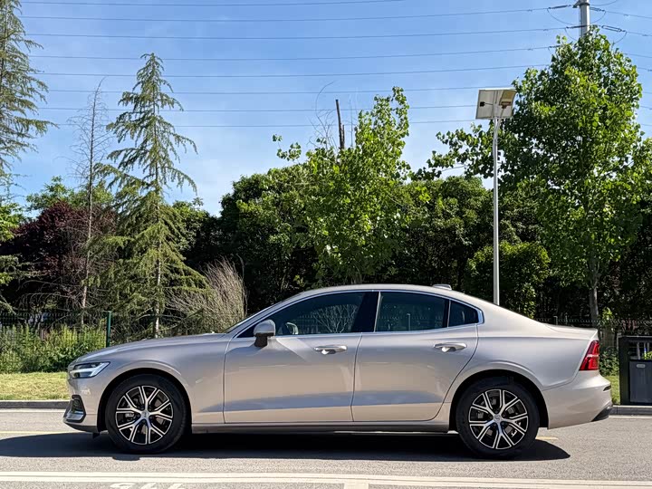 Volvo S60 2026 2026款 B4 智逸豪华版