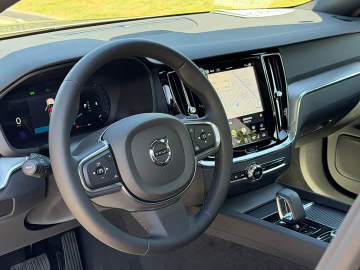 Volvo S60 2026 2026款 B4 智逸豪华版