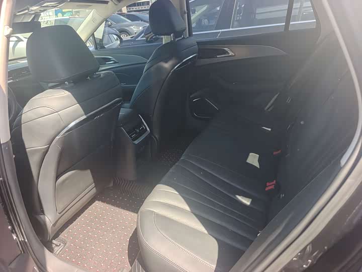 Photo 8 - Hongqi H5