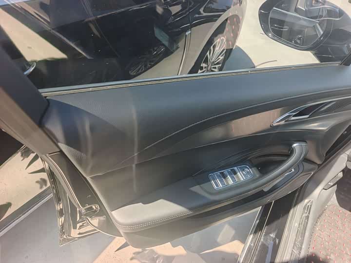 Photo 9 - Hongqi H5